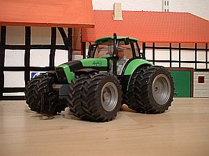 Deutz Agrotron 210 mit Zwillingsreifen
